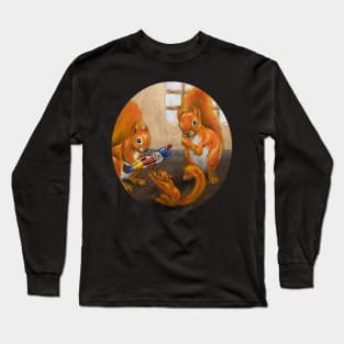 Red Squirrel Parents Give A Nutcracker For Christmas Long Sleeve T-Shirt